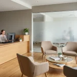 Planejamento de quanto custa para abrir um consultorio de fisioterapia com recepção moderna.